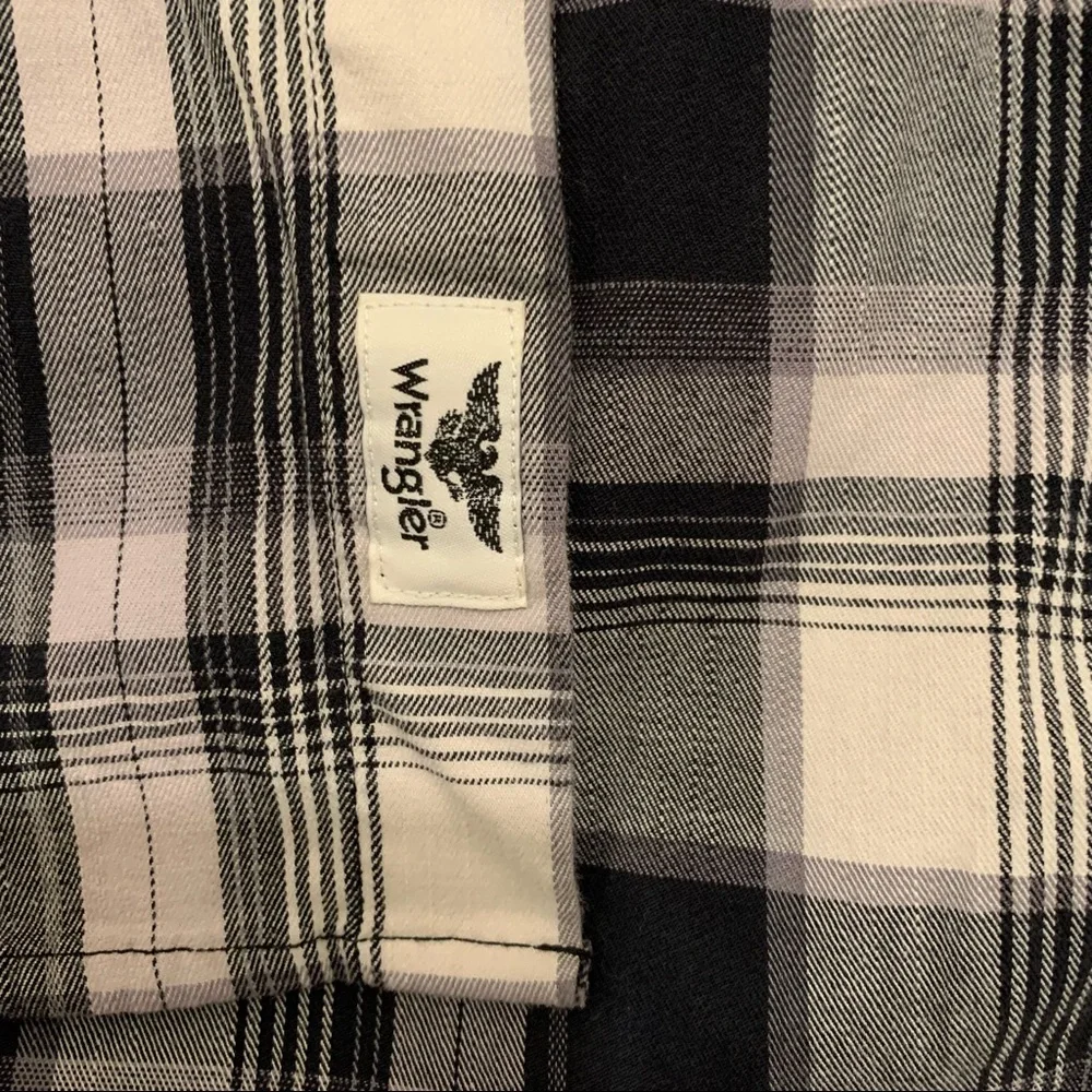 Wrangler Lightweight Flannel - Picture 3 of 4
